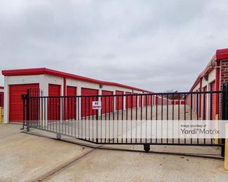 Photo 3 of Public Storage - 640 NW 164th Street, Edmond, OK