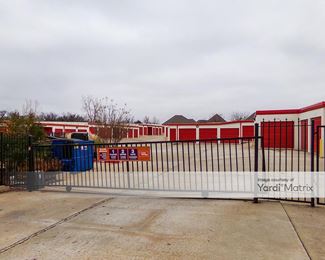 Photo 4 of Public Storage - 640 NW 164th Street, Edmond, OK