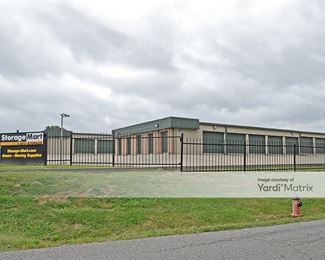 Photo 2 of StorageMart - 13750 Holmes Road, Kansas City, MO