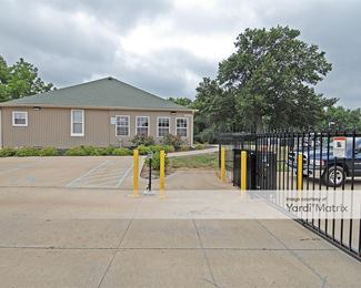 Photo 3 of StorageMart - 13750 Holmes Road, Kansas City, MO
