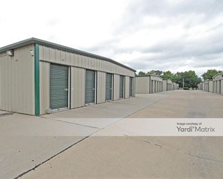Photo 4 of StorageMart - 13750 Holmes Road, Kansas City, MO