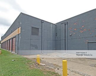 Photo 3 of StorageMart - 7536 Wornall Road, Kansas City, MO