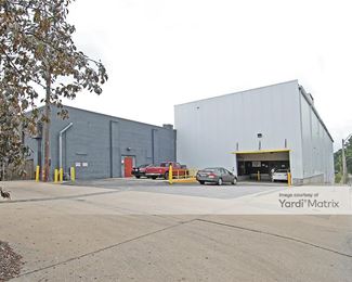 Photo 4 of StorageMart - 7536 Wornall Road, Kansas City, MO