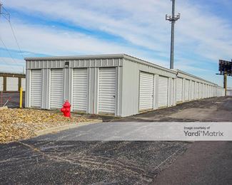 Photo 5 of StorageMart - 4121 NE Davidson Circle, Kansas City, MO
