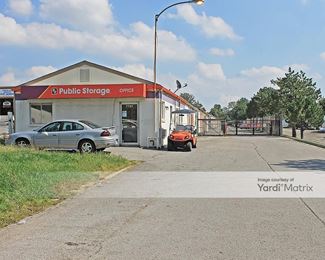 Photo 1 of Public Storage - 7707 North Oak Trfy, Gladstone, MO