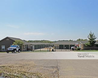 Photo 1 of StorageMart - 9200 North Oak Trfy, Kansas City, MO