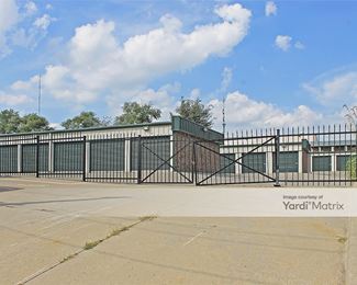 Photo 4 of StorageMart - 280 North Church Road, Pleasant Valley, MO
