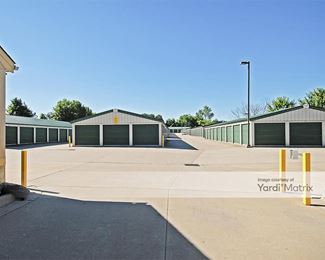 Photo 4 of Storage Mart - 953 SE Oldham Pkwy, Lees Summit, MO