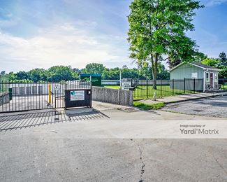 Photo 1 of Gladstone Self Storage - 7040 North Broadway, Gladstone, MO