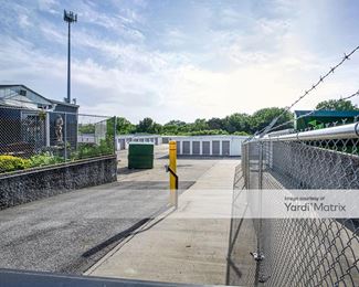 Photo 2 of Gladstone Self Storage - 7040 North Broadway, Gladstone, MO