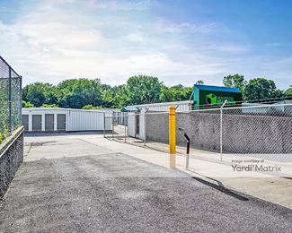 Photo 3 of Gladstone Self Storage - 7040 North Broadway, Gladstone, MO