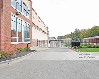 Photo 5 of StorageMart - 15201 Antioch Road, Overland Park, KS