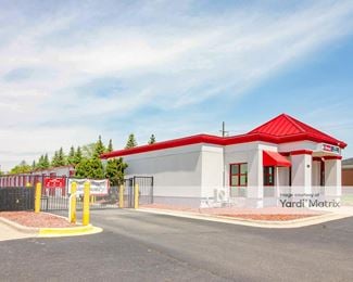 Photo 2 of iStorage - 6775 East 10 Mile Road, Center Line, MI