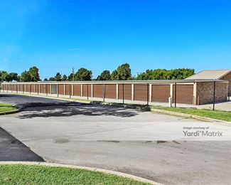 Photo 3 of Independence  Street Storage - 909 East Independence Street, Shawnee, OK