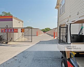 Photo 3 of Public Storage - 9527 James A Reed Road, Kansas City, MO