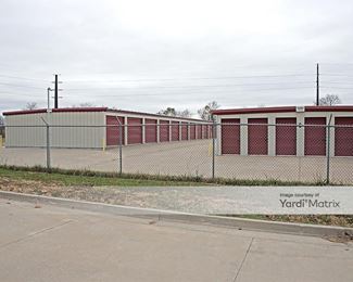 Photo 4 of Bulldog Storage - 1115 Couchman Drive, Kearney, MO