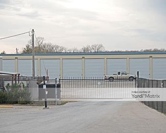 Photo 3 of Clinton Self-Storage - 1423 East 900 Road, Lawrence, KS