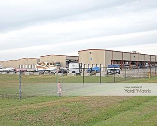 Photo 4 of Clinton Self-Storage - 1423 East 900 Road, Lawrence, KS