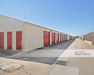 Photo 3 of StorageMart - 465 SE Oldham Pkwy, Lees Summit, MO