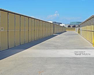Photo 3 of Derrel-s Mini Storage - 7695 North Palm Avenue, Fresno, CA