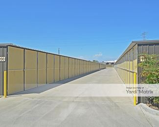 Photo 4 of Derrel-s Mini Storage - 7695 North Palm Avenue, Fresno, CA