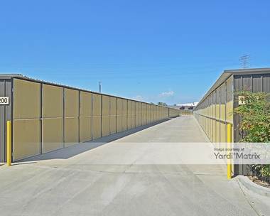 Storage Units for Rent available at 7695 North Palm Avenue, Fresno, CA 93711