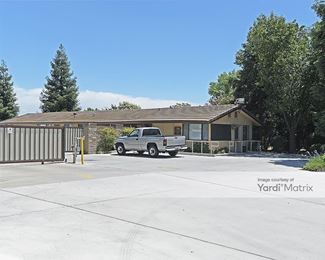Photo 3 of Derrel-s Mini Storage - 1700 South Blackstone Street, Tulare, CA