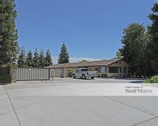 Photo 4 of Derrel-s Mini Storage - 1700 South Blackstone Street, Tulare, CA