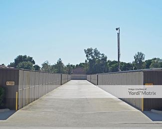Photo 3 of Derrel-s Mini Storage - 4441 West Herndon Avenue, Fresno, CA