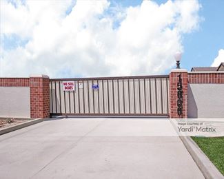 Photo 2 of Derrel-s Mini Storage - 15000 Stockdale Hwy, Bakersfield, CA