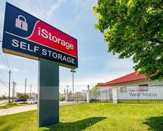 Photo 2 of iStorage - 20979 Groesbeck Hwy, Warren, MI