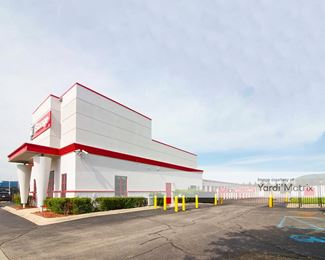 Photo 1 of iStorage - 44650 Romeo Plank Road, Clinton Township, MI