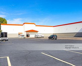 Photo 2 of Public Storage - 1020 West 13 Mile Road, Madison Heights, MI