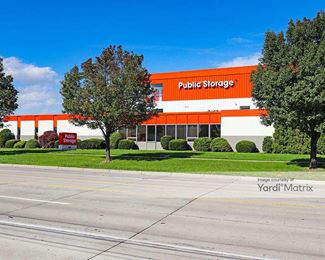 Photo 4 of Public Storage - 1020 West 13 Mile Road, Madison Heights, MI