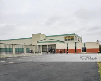 Photo 5 of Public Storage - 1020 West 13 Mile Road, Madison Heights, MI