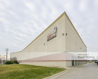 Photo 3 of Premium Self Storage - 22901 West Industrial Drive, Saint Clair Shores, MI