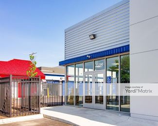 Photo 2 of iStorage - 15390 12 Mile Road, Roseville, MI