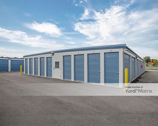 Photo 3 of Mini Maxi Self Storage - 1550 Gratiot Avenue, Clinton Township, MI