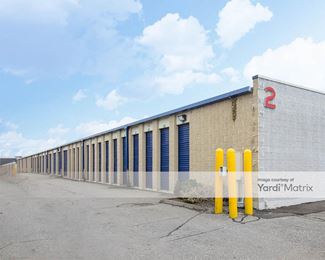 Photo 2 of iStorage - 11960 Farmington Road, Livonia, MI