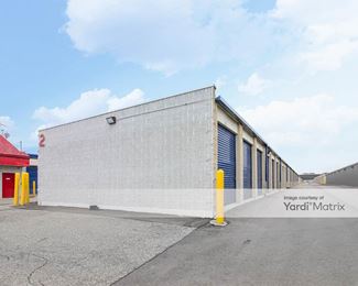 Photo 3 of iStorage - 11960 Farmington Road, Livonia, MI