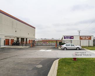 Photo 3 of Public Storage - 1404 East Big Beaver Road, Troy, MI