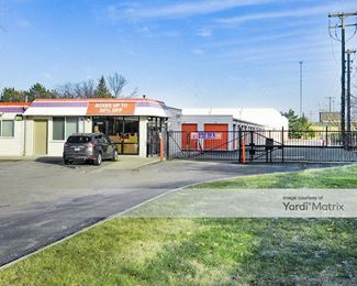 Photo 3 of Public Storage - 20950 Greenfield Road, Oak Park, MI