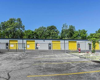 Photo 3 of Storage King USA - 4275 Highland Road, Waterford, MI