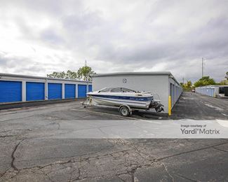 Photo 4 of SmartStop Self Storage - 27203 Groesbeck Hwy, Warren, MI