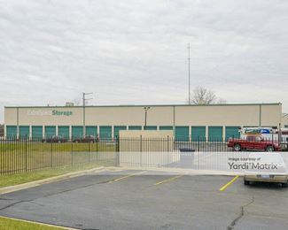 Photo 2 of Extra Space Storage - 38875 Grand River Avenue, Farmington, MI