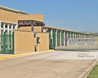 Photo 5 of Storage Hub - 8611 Potarnco Road, San Antonio, TX