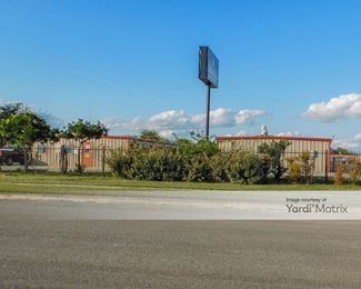 Photo 2 of Storage King USA - 122 Lettau Avenue, Seguin, TX
