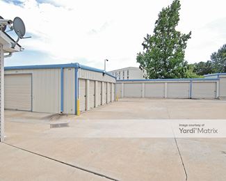 Photo 4 of StorageMart - 2500 South Hub Drive, Independence, MO