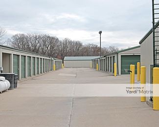 Photo 2 of North Park Storage - 1123 North Jefferson Street, Kearney, MO