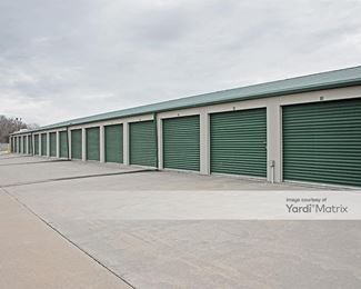 Photo 3 of North Park Storage - 1123 North Jefferson Street, Kearney, MO